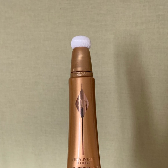 BNIB *SOLD OUT IN NA* CHARLOTTE TILBURY BEAUTY LIGHT WAND in GOLDGASM *TIKTOK🤩* - Picture 8 of 16
